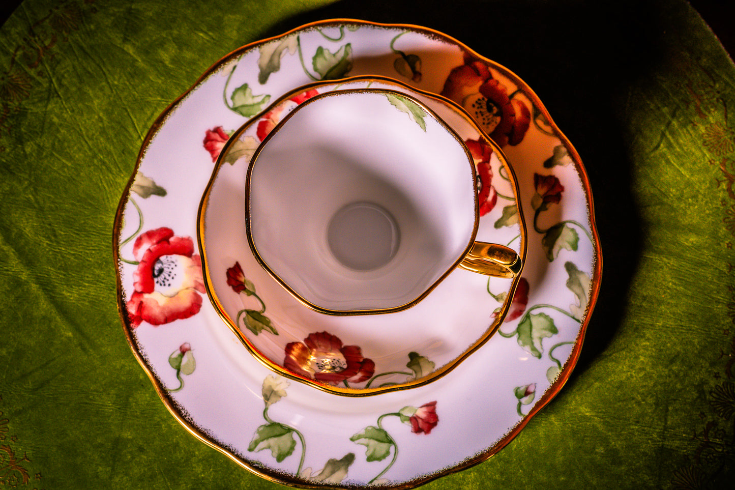 Royal Albert - 100 Years 1970s Poppy, Tea Trio (Cup, Saucer & Plate Set)