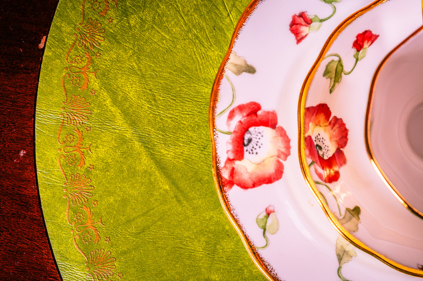 Royal Albert - 100 Years 1970s Poppy, Tea Trio (Cup, Saucer & Plate Set)