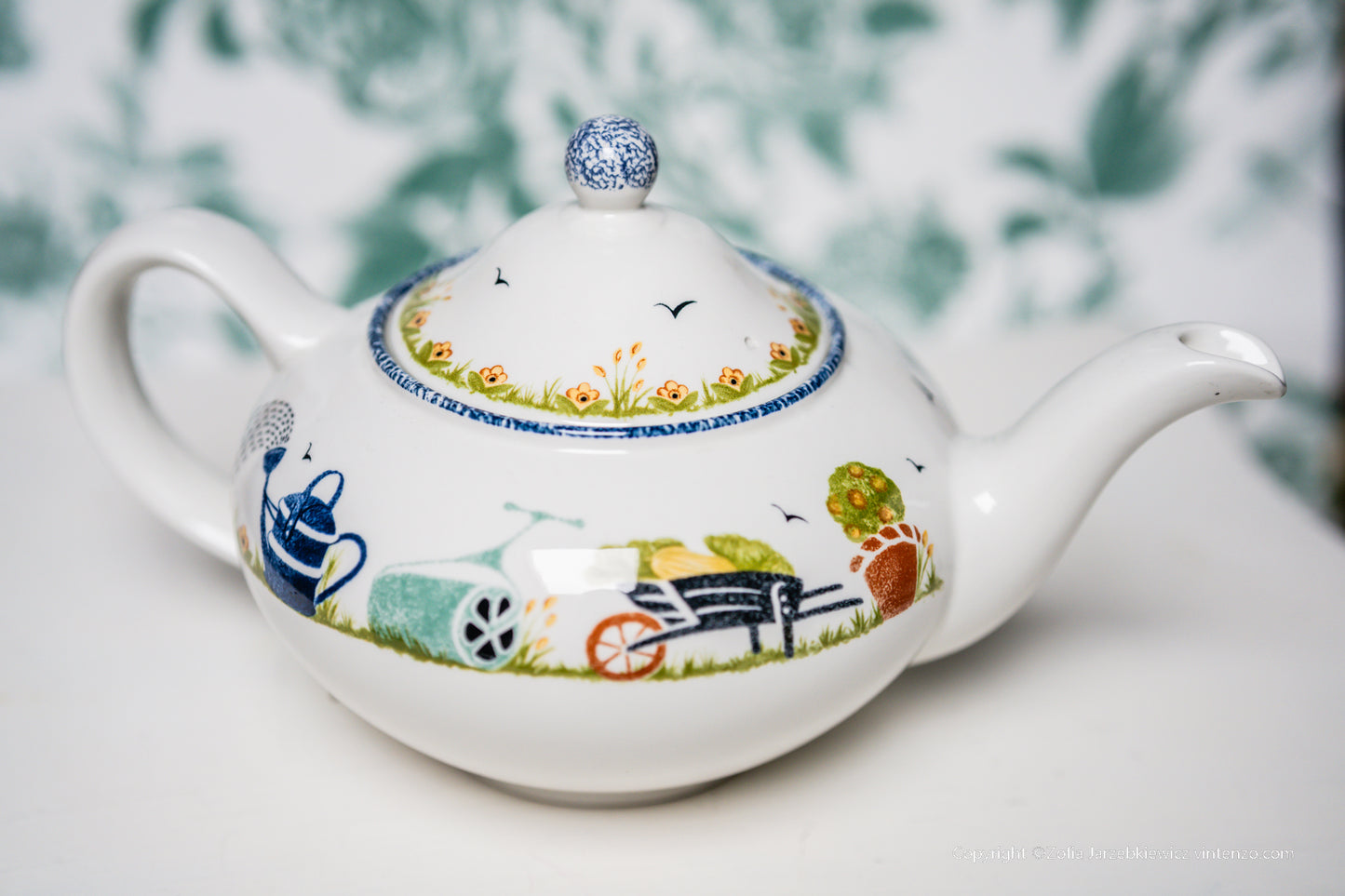 Wood And Sons Holly Cottage TeaPot