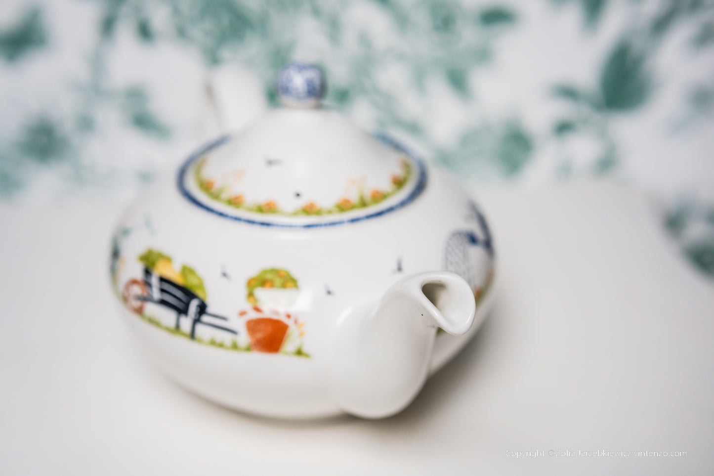 Wood And Sons Holly Cottage TeaPot