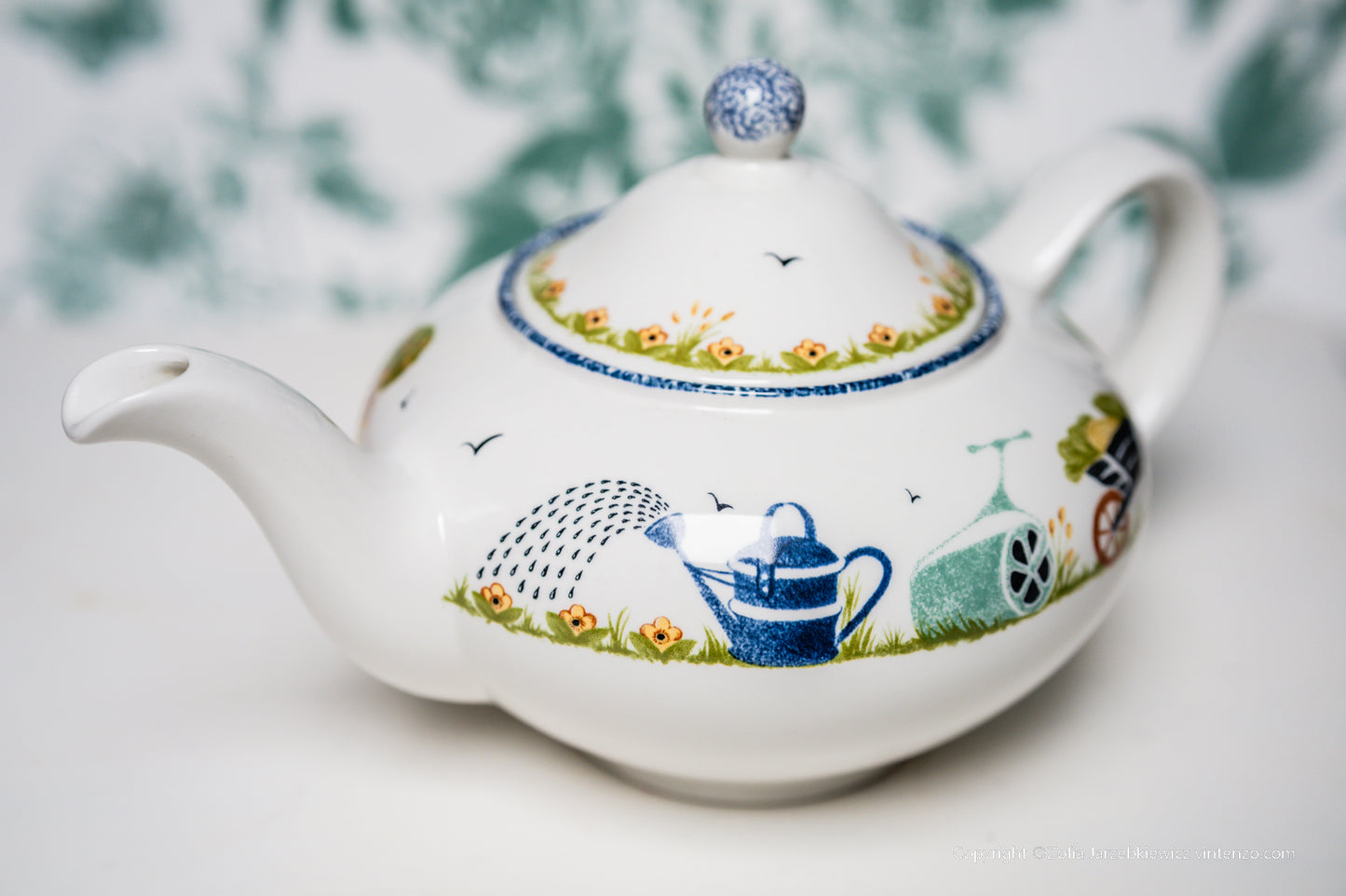 Wood And Sons Holly Cottage TeaPot