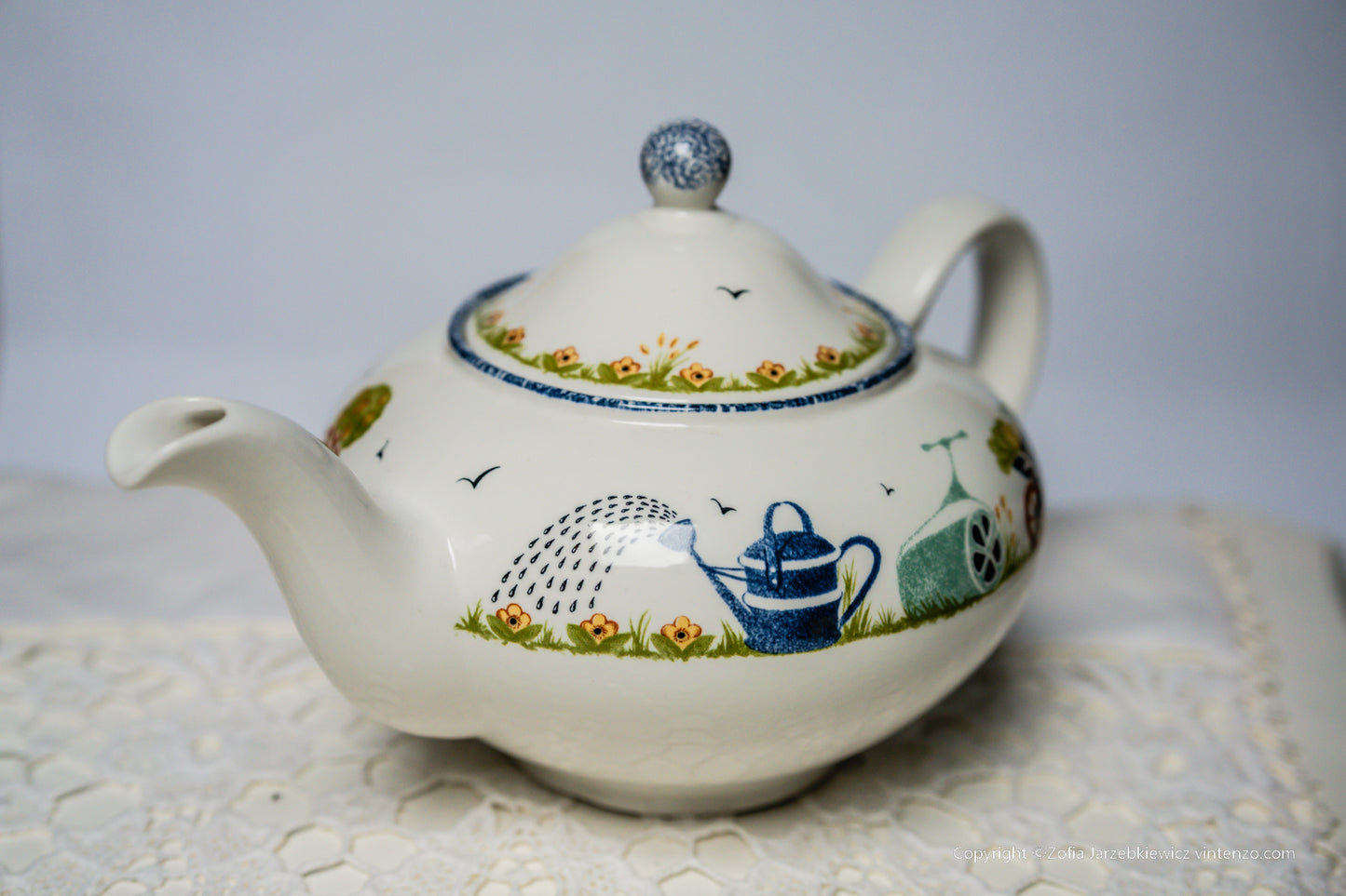 Wood And Sons Holly Cottage TeaPot