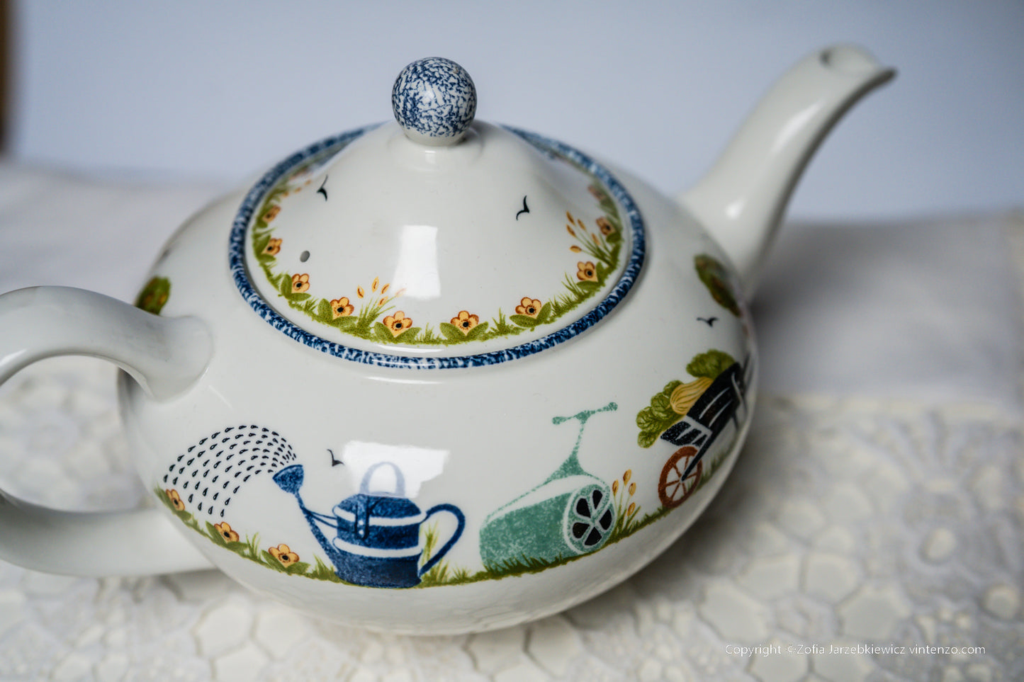 Wood And Sons Holly Cottage TeaPot