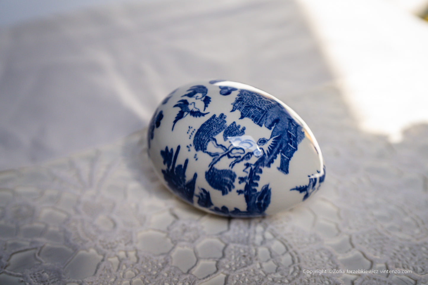 Rare John Ffrench Aklow Studio Pottery Willow Pattern Egg