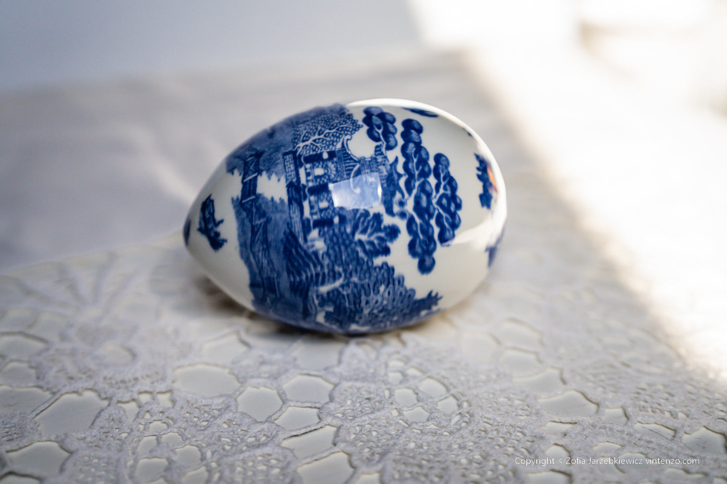Rare John Ffrench Aklow Studio Pottery Willow Pattern Egg