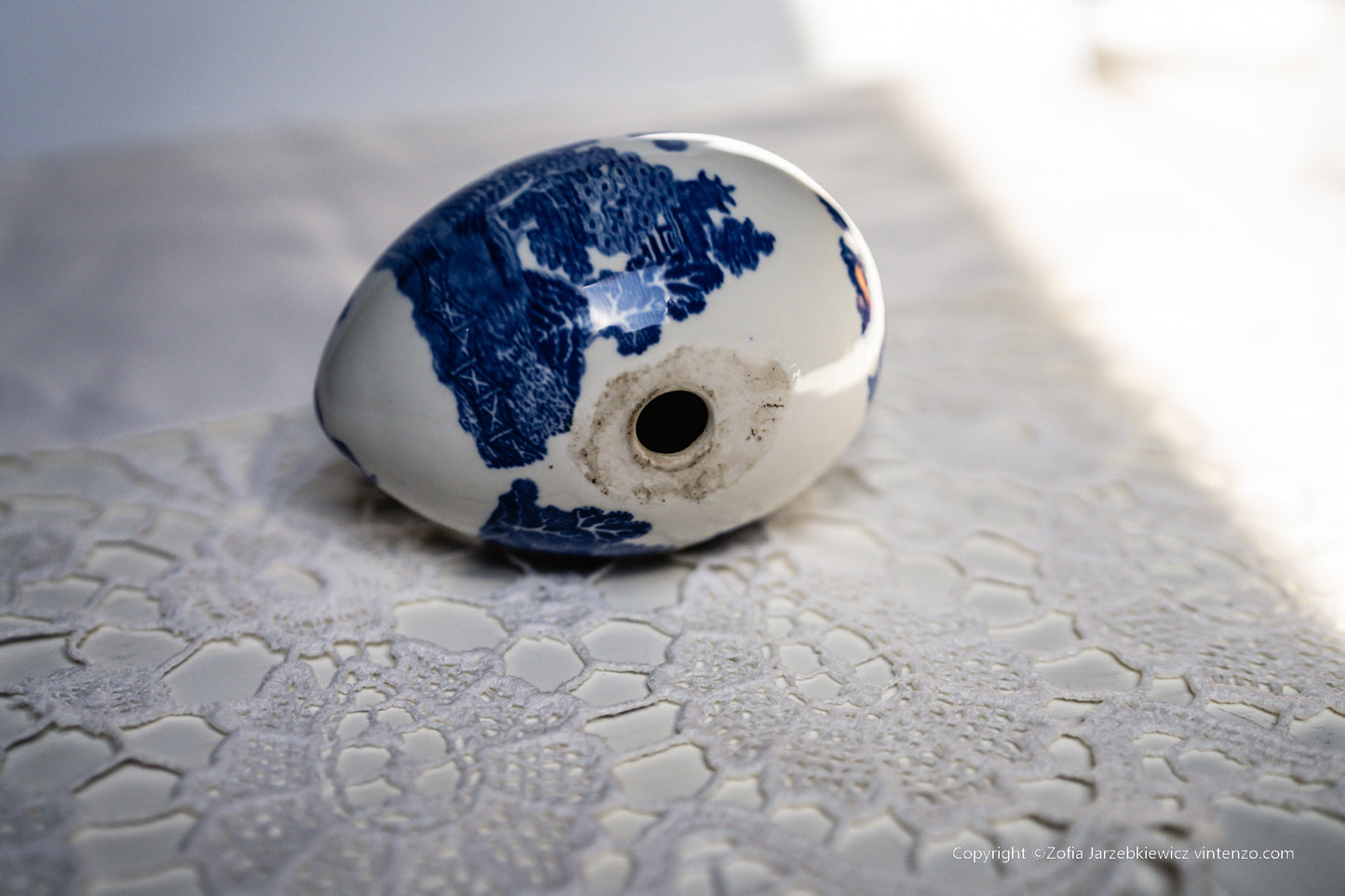 Rare John Ffrench Aklow Studio Pottery Willow Pattern Egg