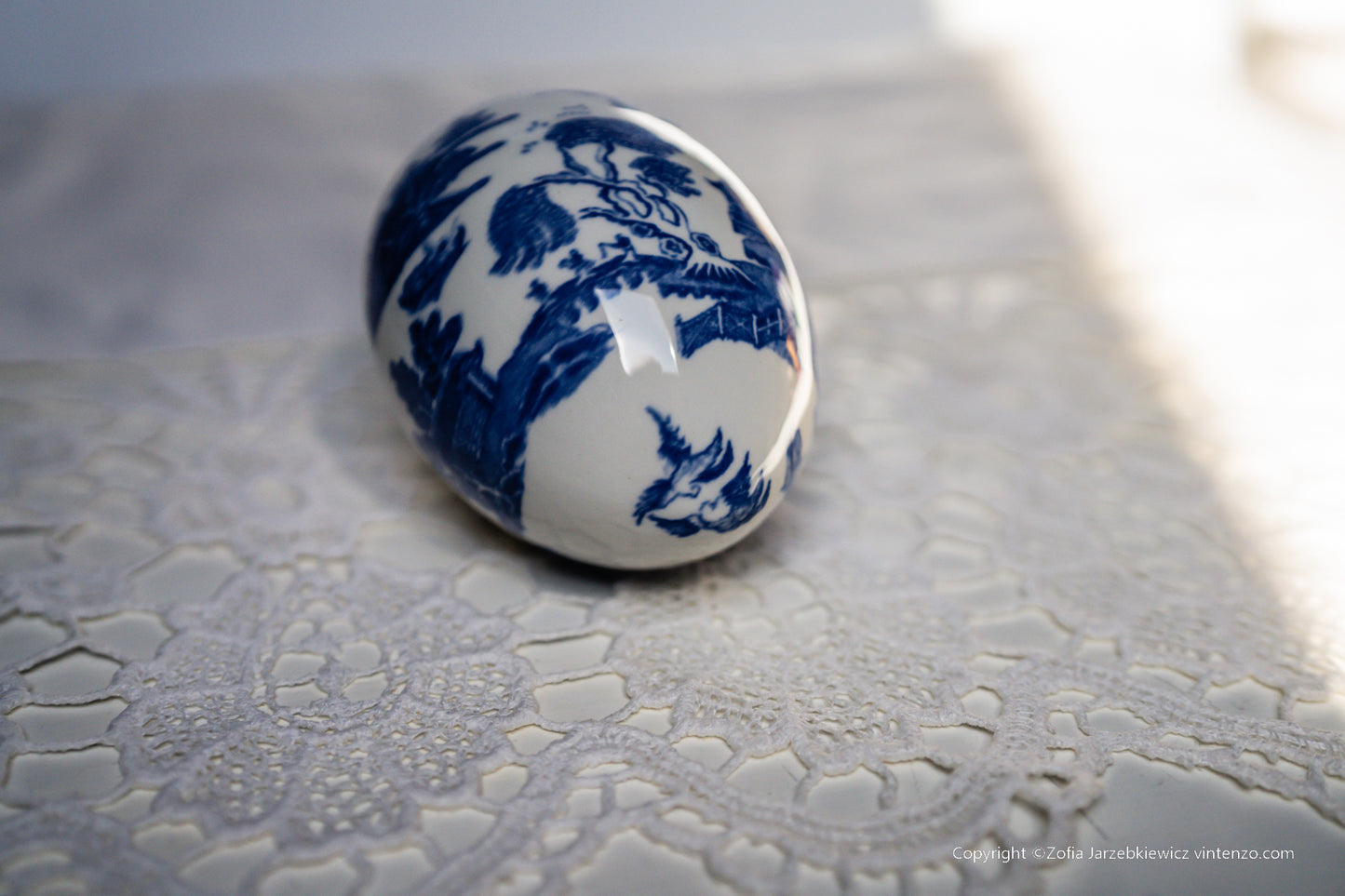 Rare John Ffrench Aklow Studio Pottery Willow Pattern Egg