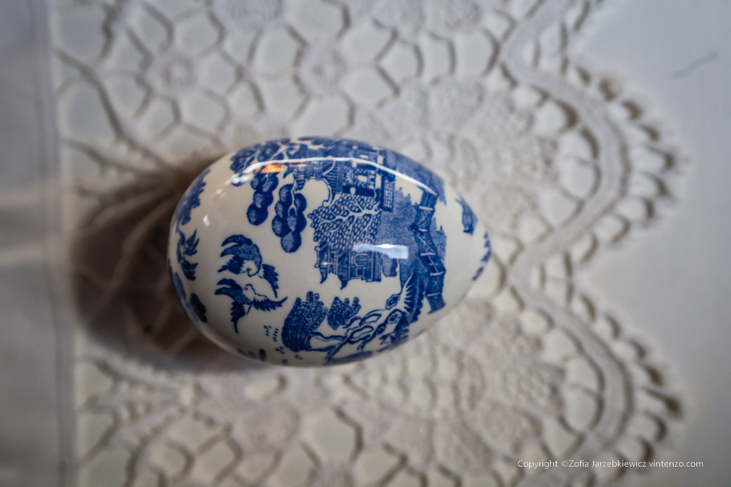 Rare John Ffrench Aklow Studio Pottery Willow Pattern Egg