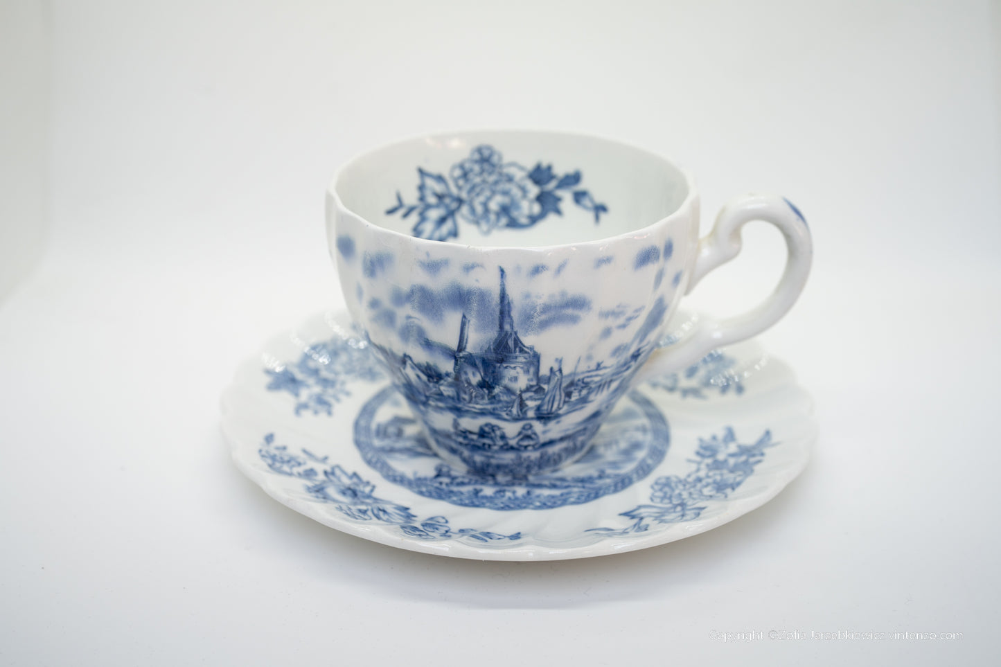 Johnson Bros Tulip Time Tea Cup and Saucer Set