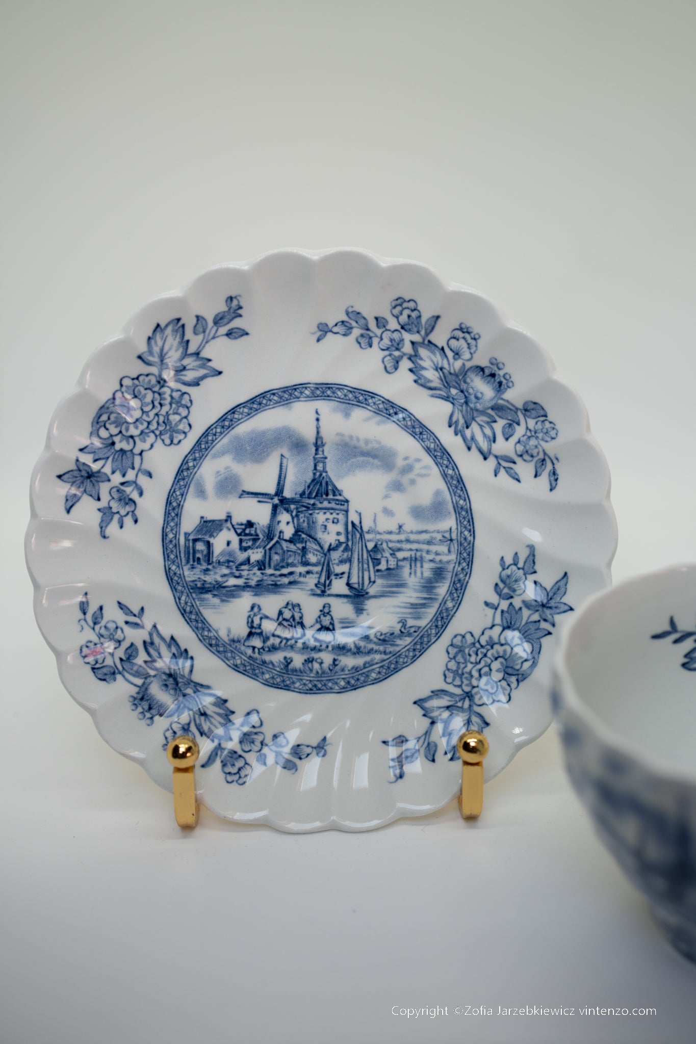 Johnson Bros Tulip Time Tea Cup and Saucer Set