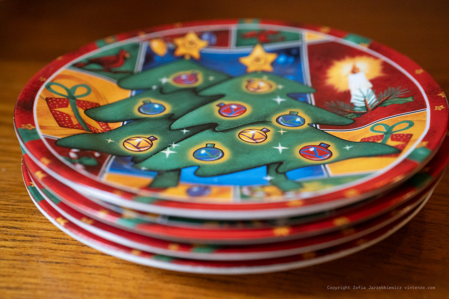 4 Christmas Dessert Plates Featuring Festive Designs
