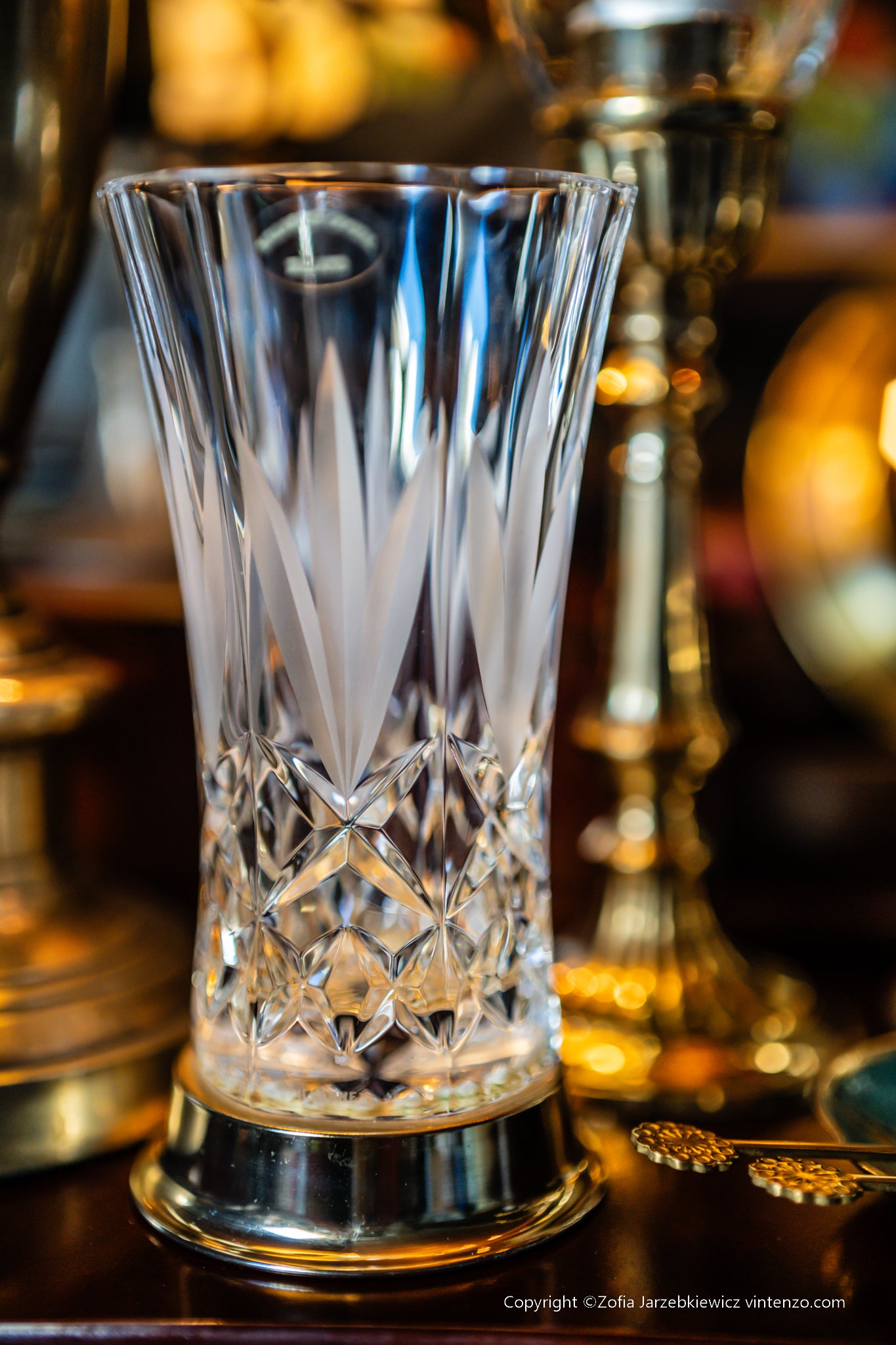 Killarney Irish Hand Cut Crystal Vase with Round 22ct Gold Plated Base