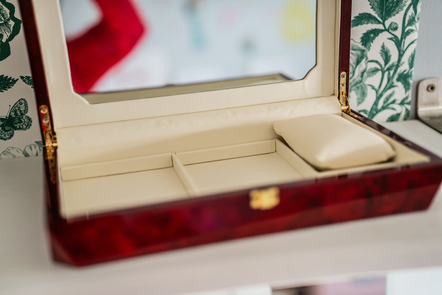 Large Vintage Lacquered Wooden Jewellery Box in Red Roses Pattern