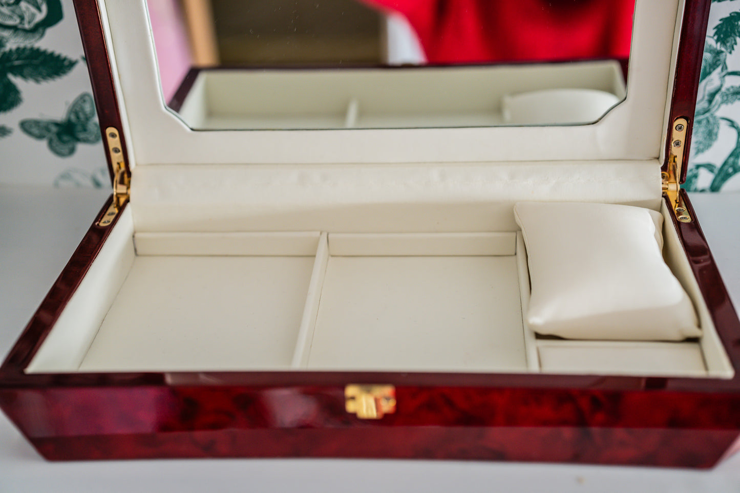 Large Vintage Lacquered Wooden Jewellery Box in Red Roses Pattern