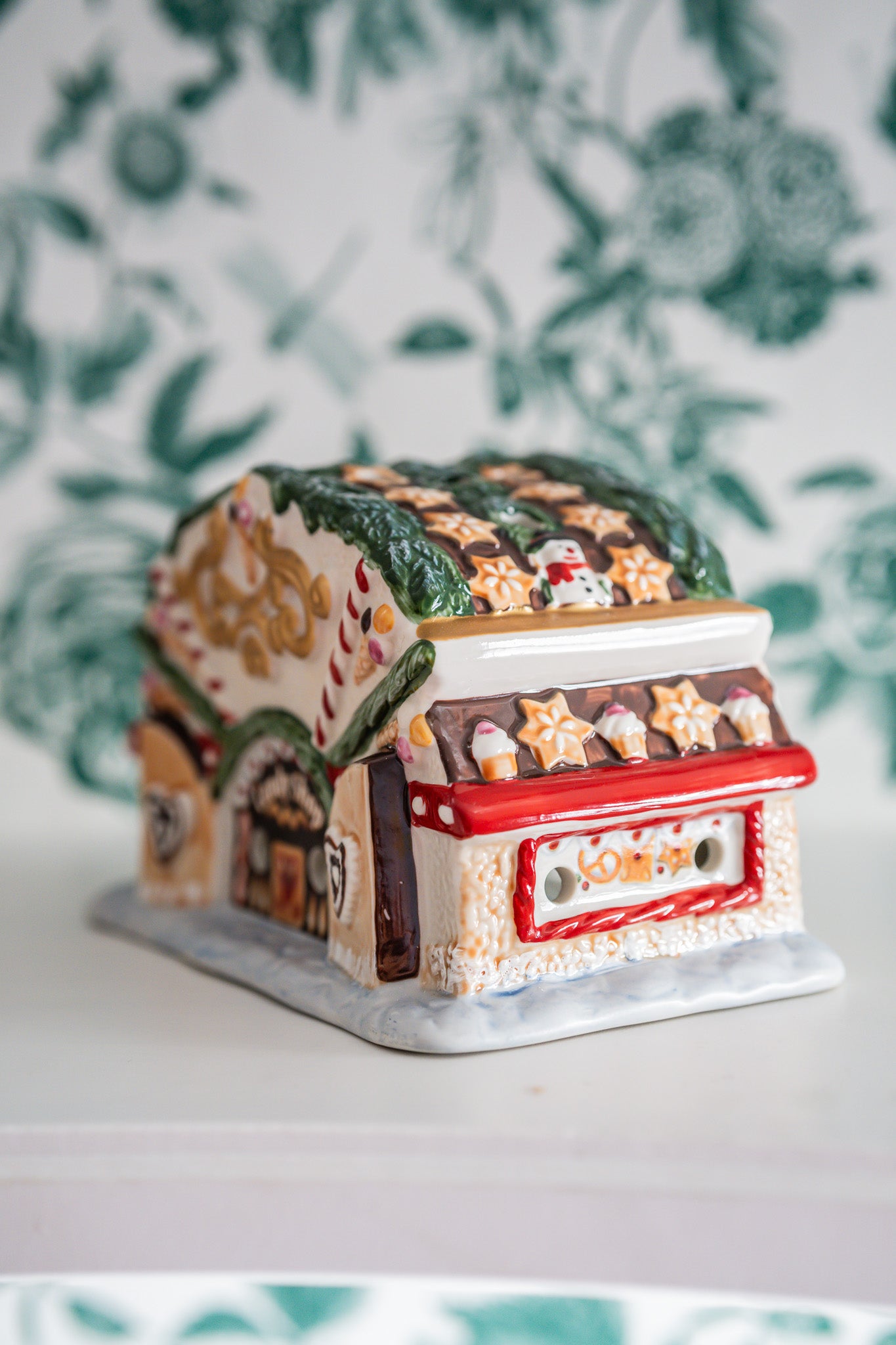 Villeroy & Boch North Pole Express Sweet Shop