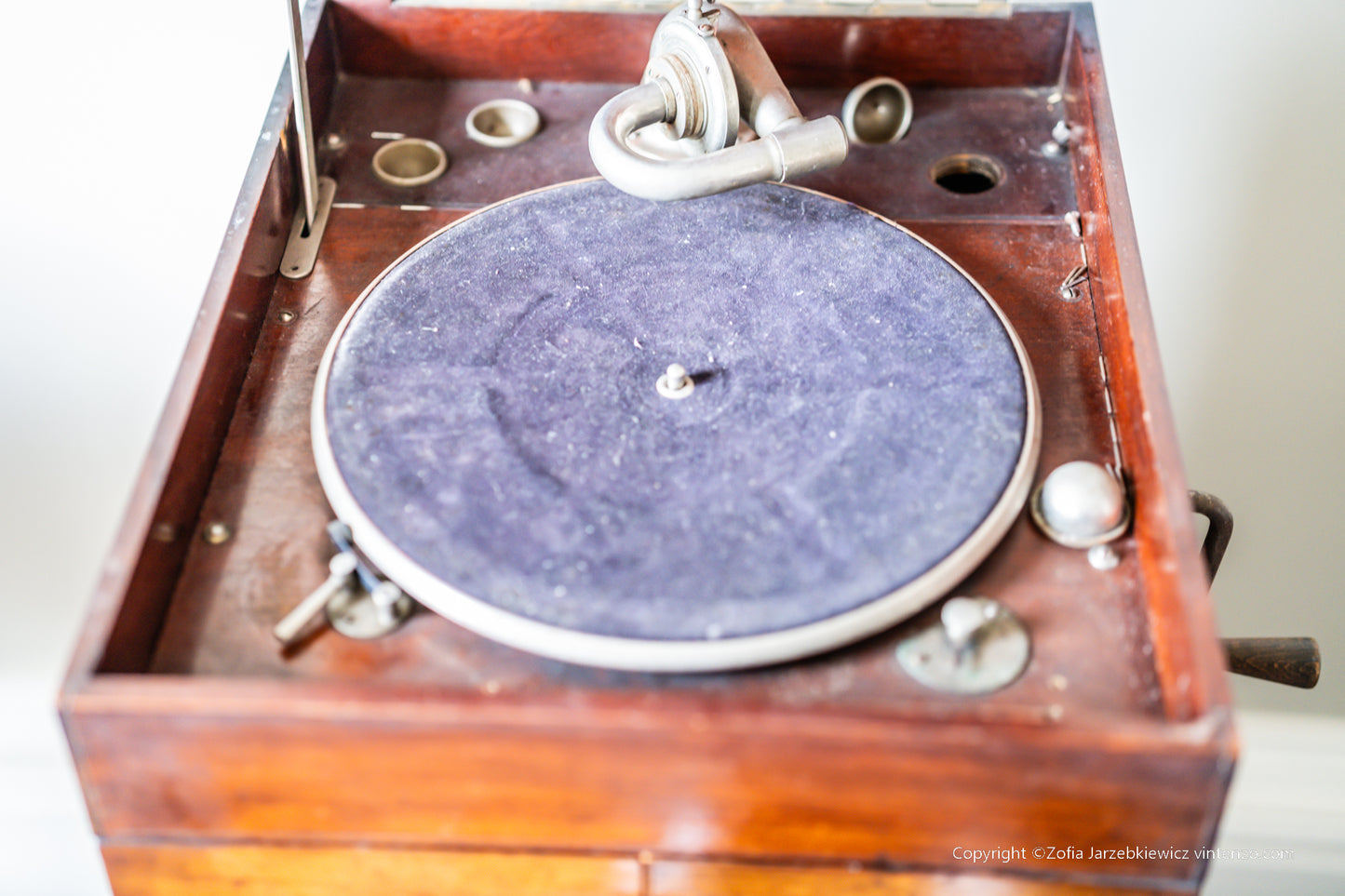 Dulcetto Gramophone With Handle
