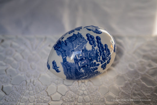 Rare John Ffrench Aklow Studio Pottery Willow Pattern Egg