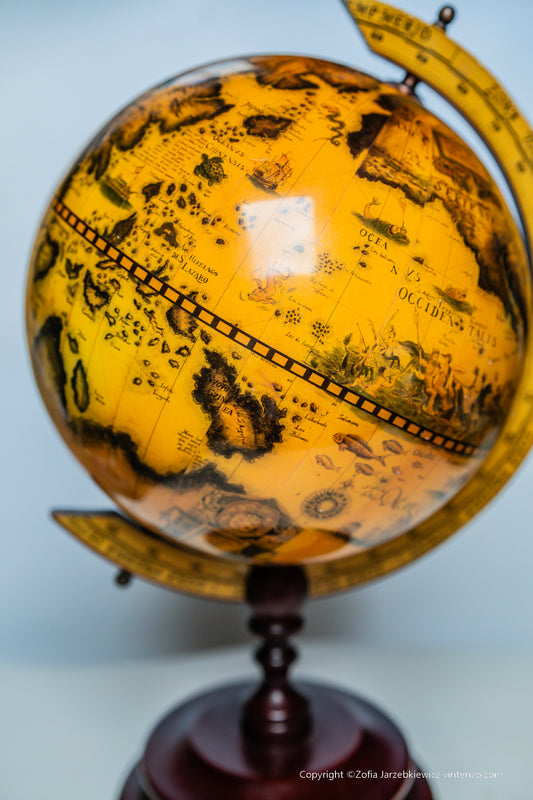 Old World Zona Torrida Spinning Globe