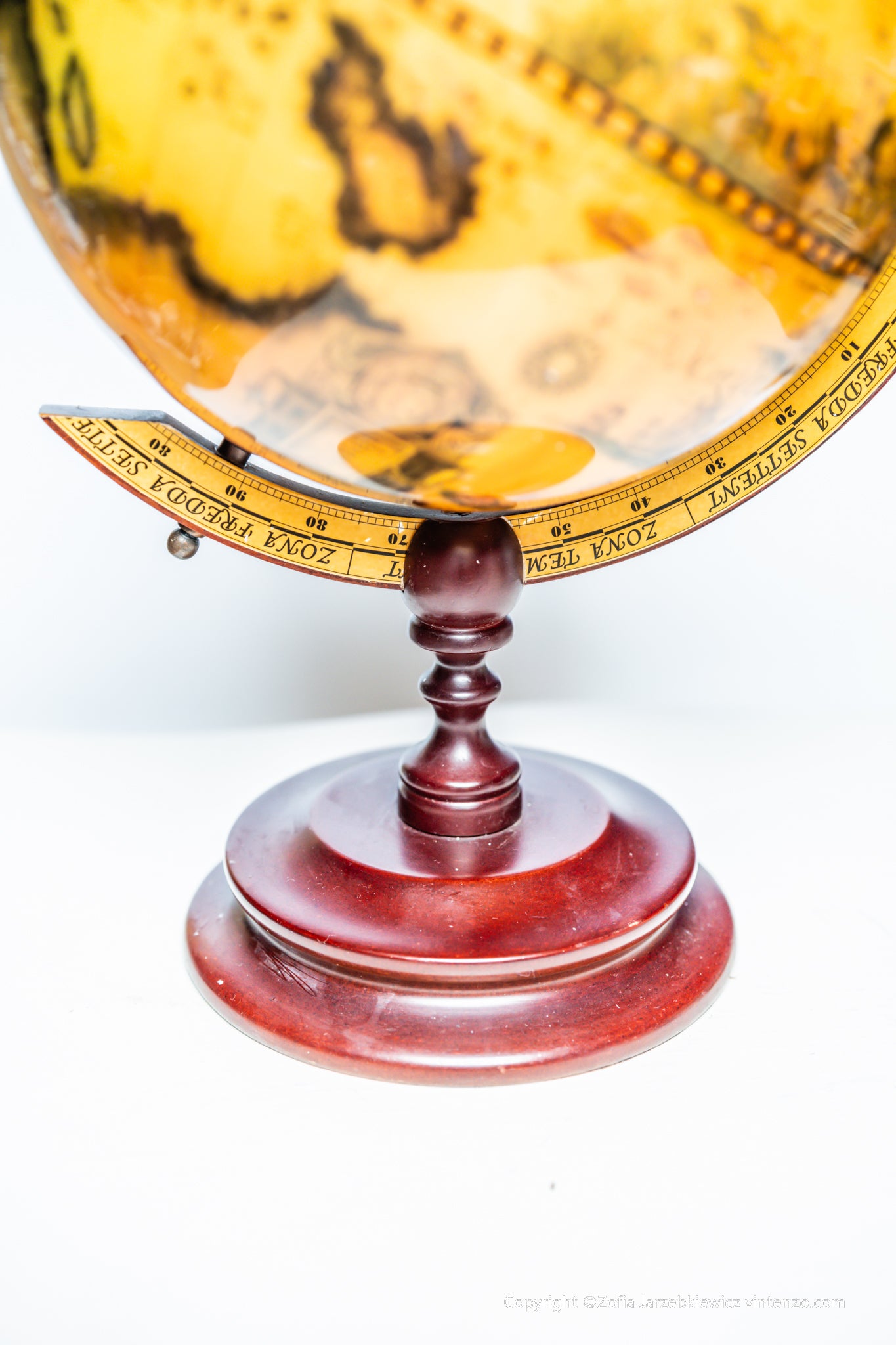 Old World Zona Torrida Spinning Globe