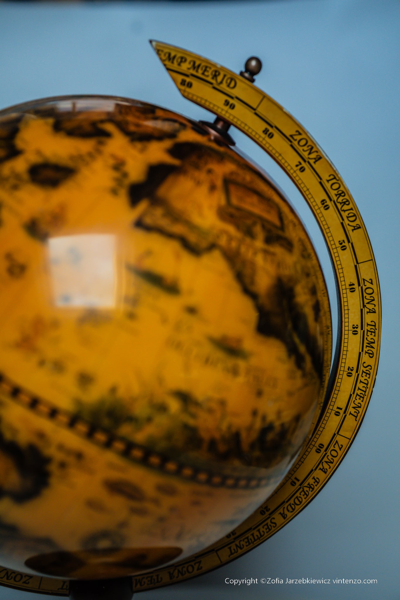 Old World Zona Torrida Spinning Globe
