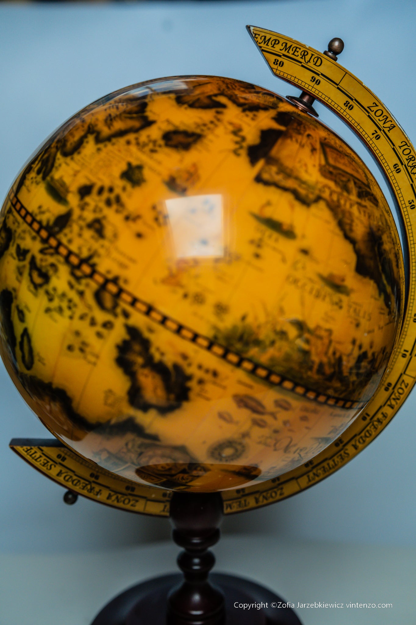 Old World Zona Torrida Spinning Globe