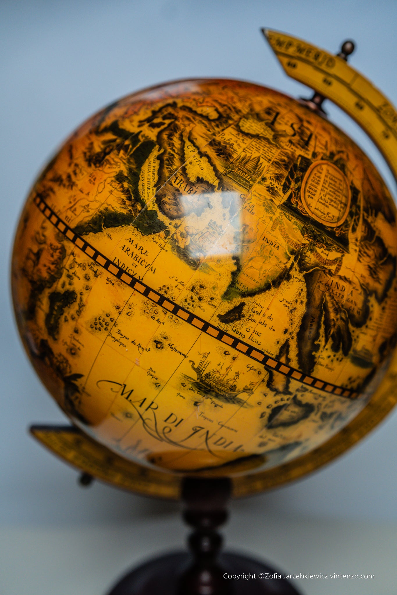 Old World Zona Torrida Spinning Globe