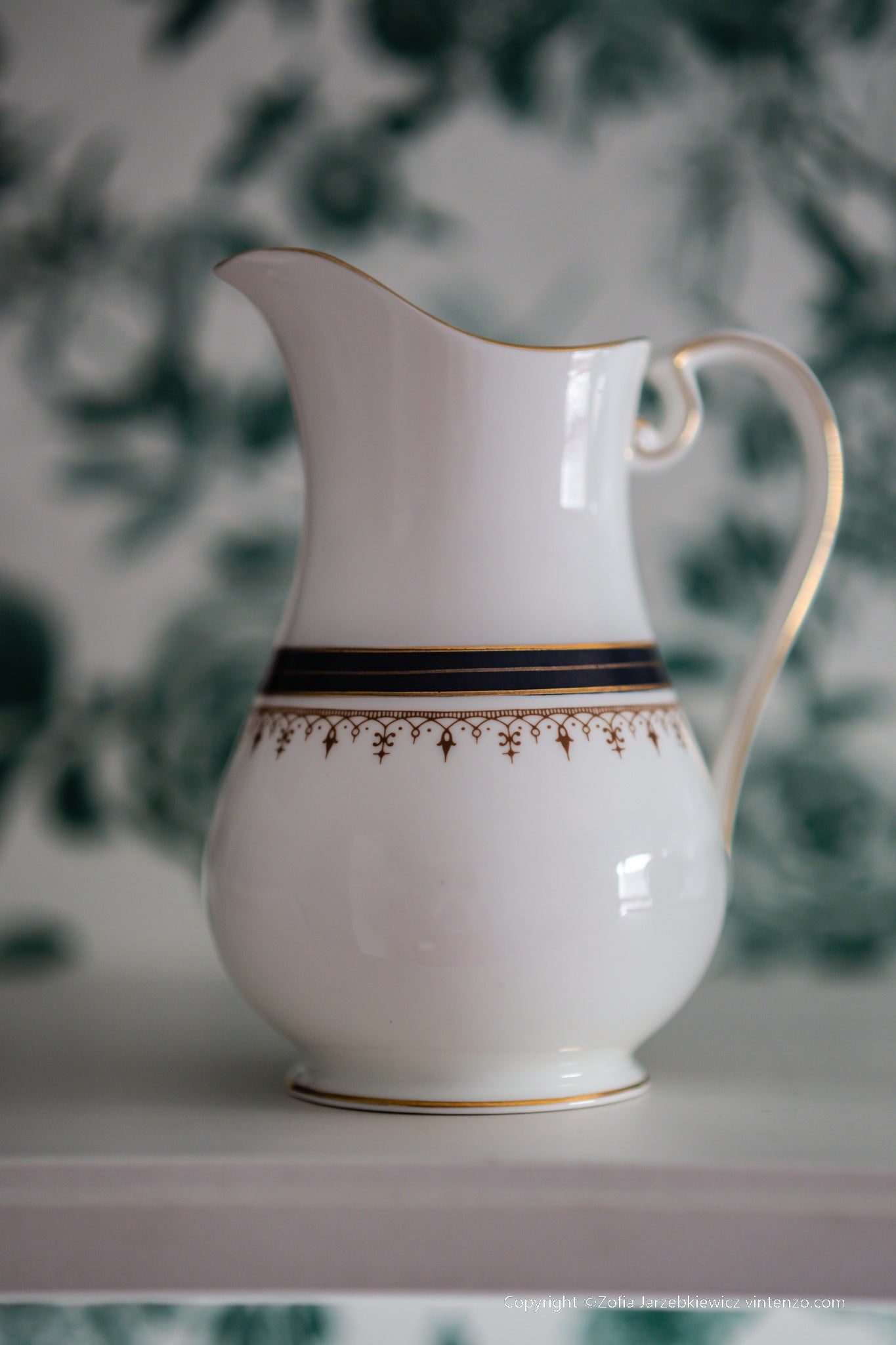 Aynsley 18 Oz Pitcher Leighton Cobalt (Smooth)