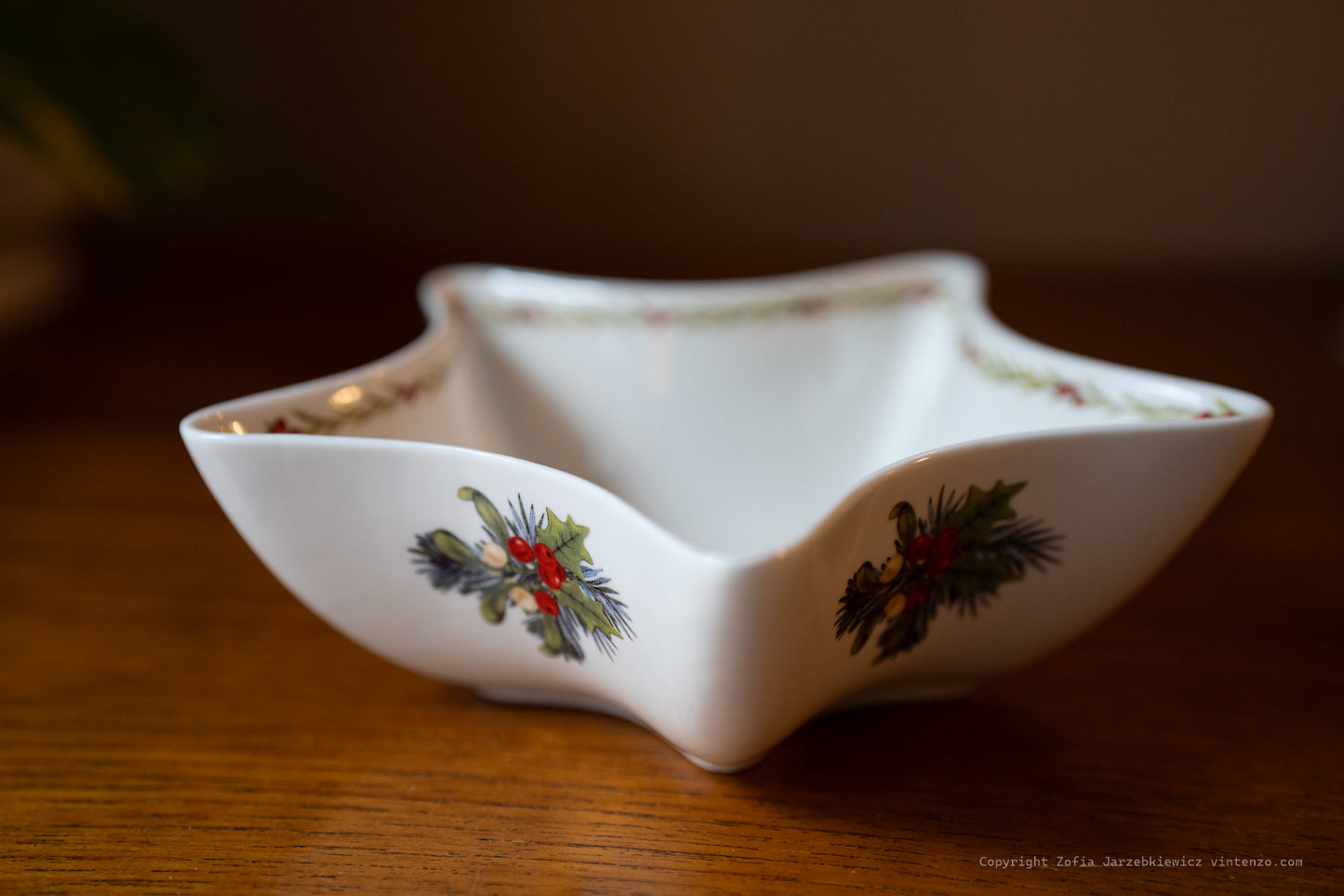 Aynsley Christmas Star Shaped Decorative Plate