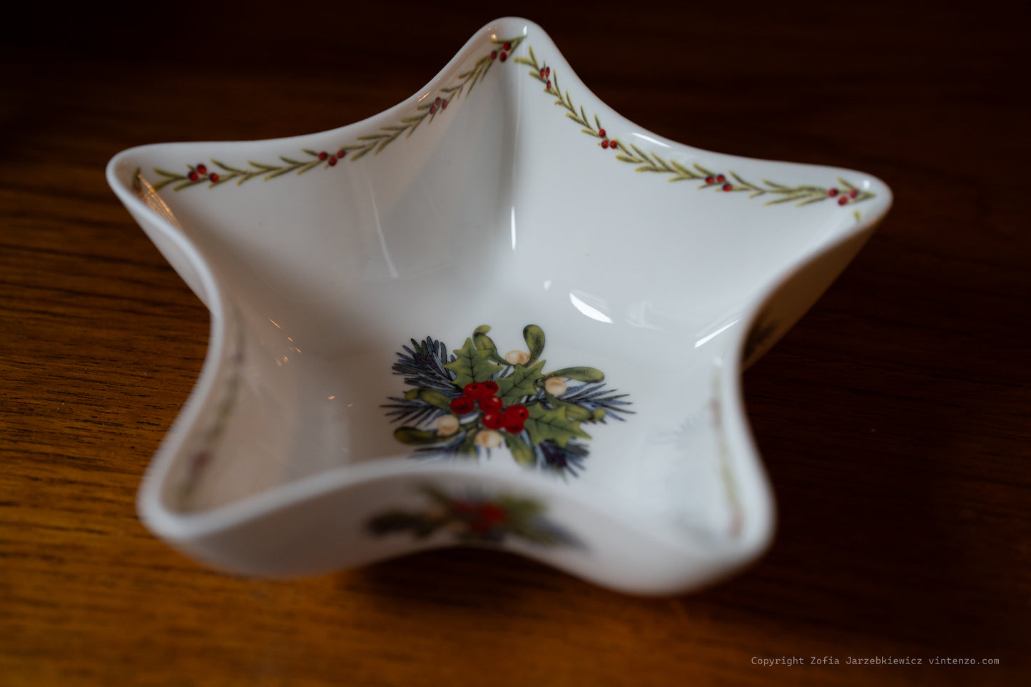 Aynsley Christmas Star Shaped Decorative Plate