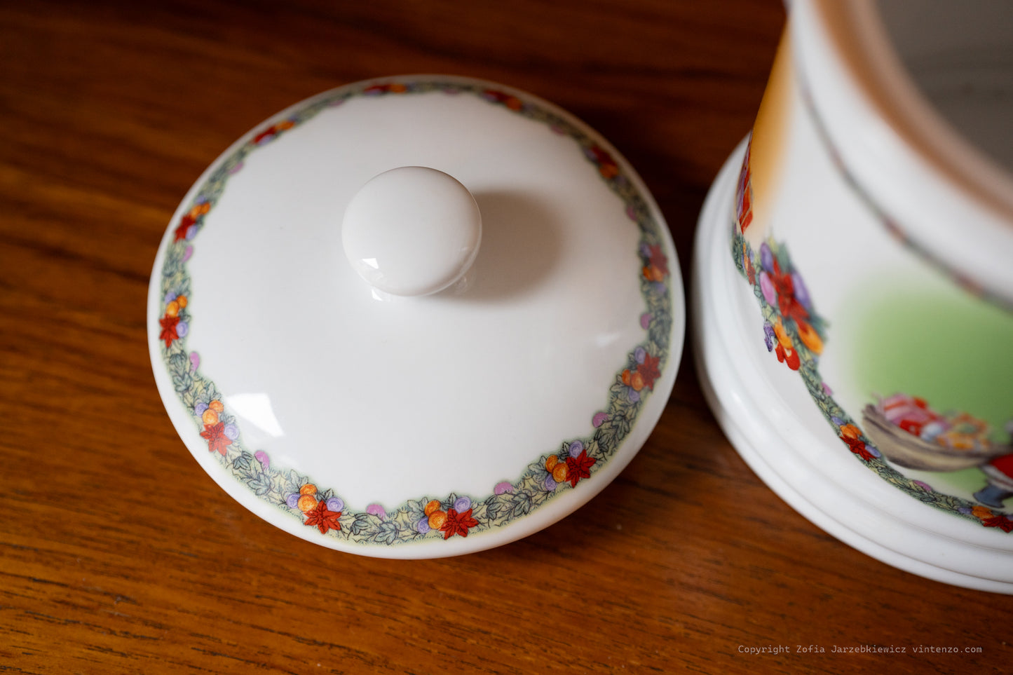 Aynsley Christmas Biscuit Barrel