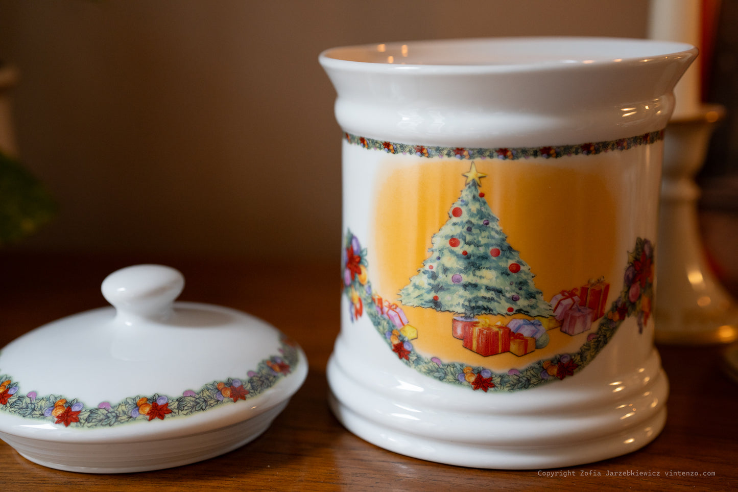 Aynsley Christmas Biscuit Barrel